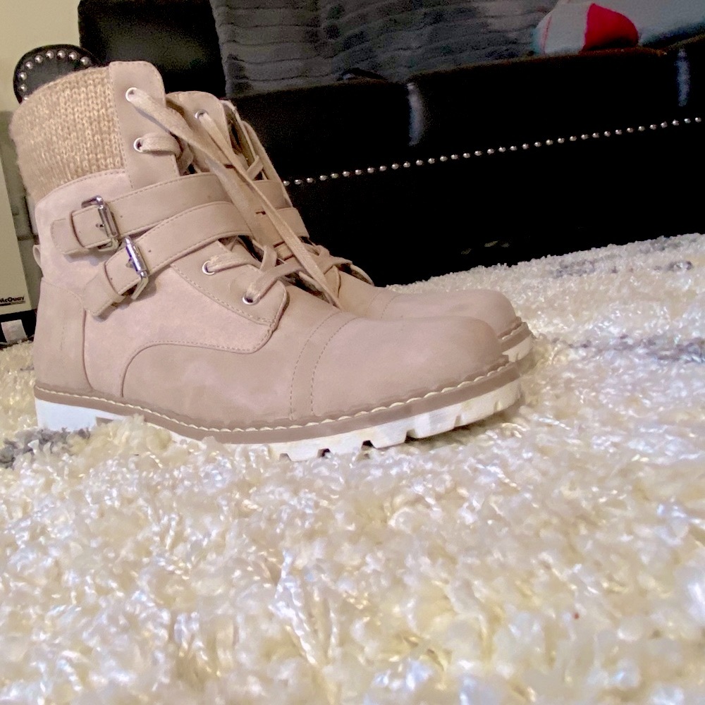 NWOT - Lace up boots - Picture 2 of 5